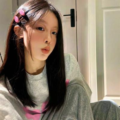 照片中的女孩